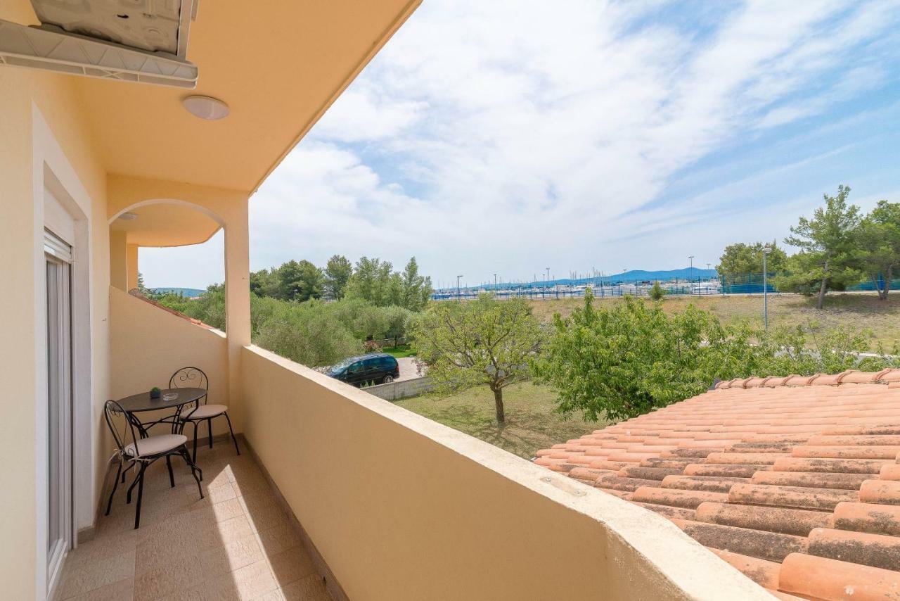 Apartman Lea Sukošan Esterno foto