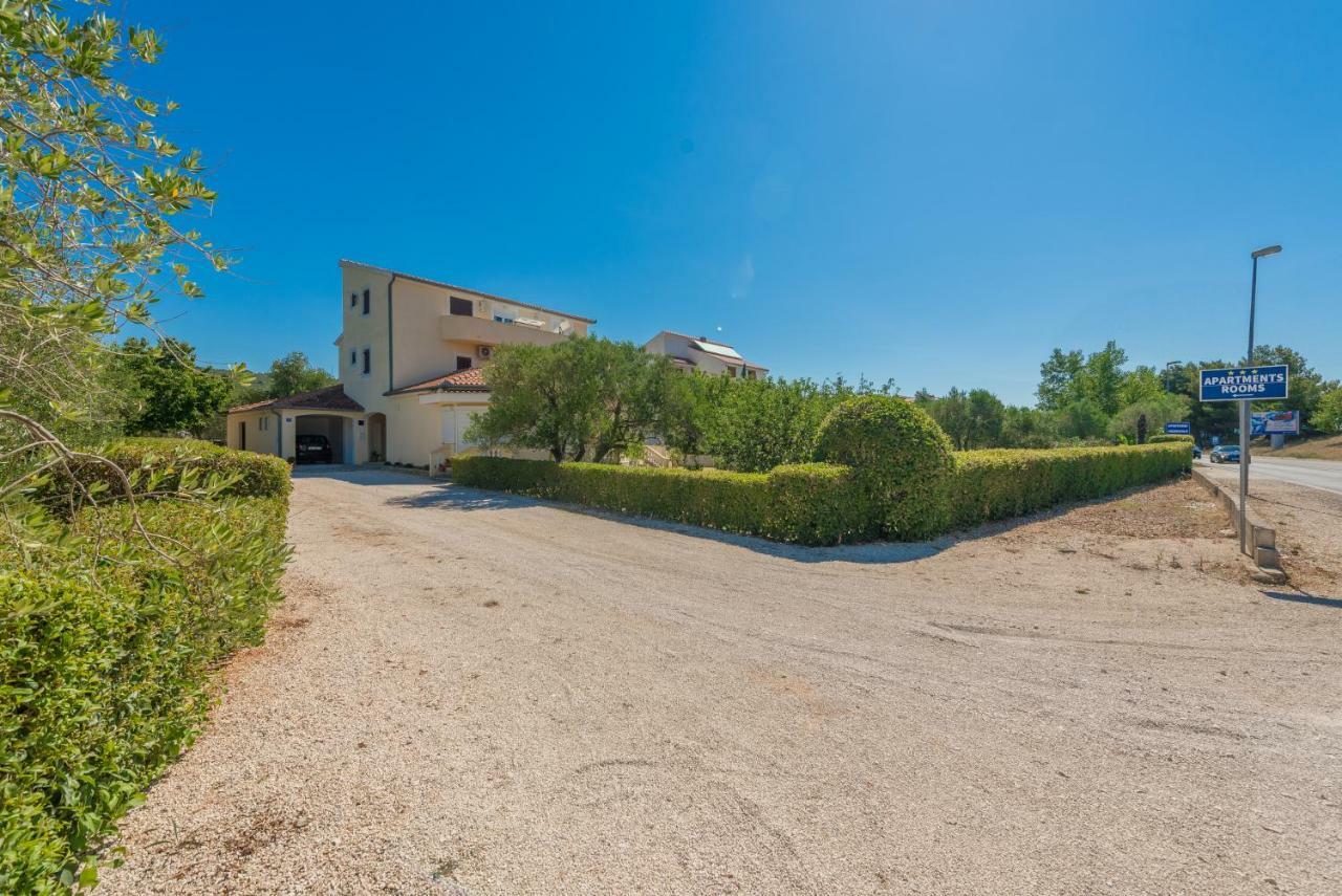 Apartman Lea Sukošan Esterno foto